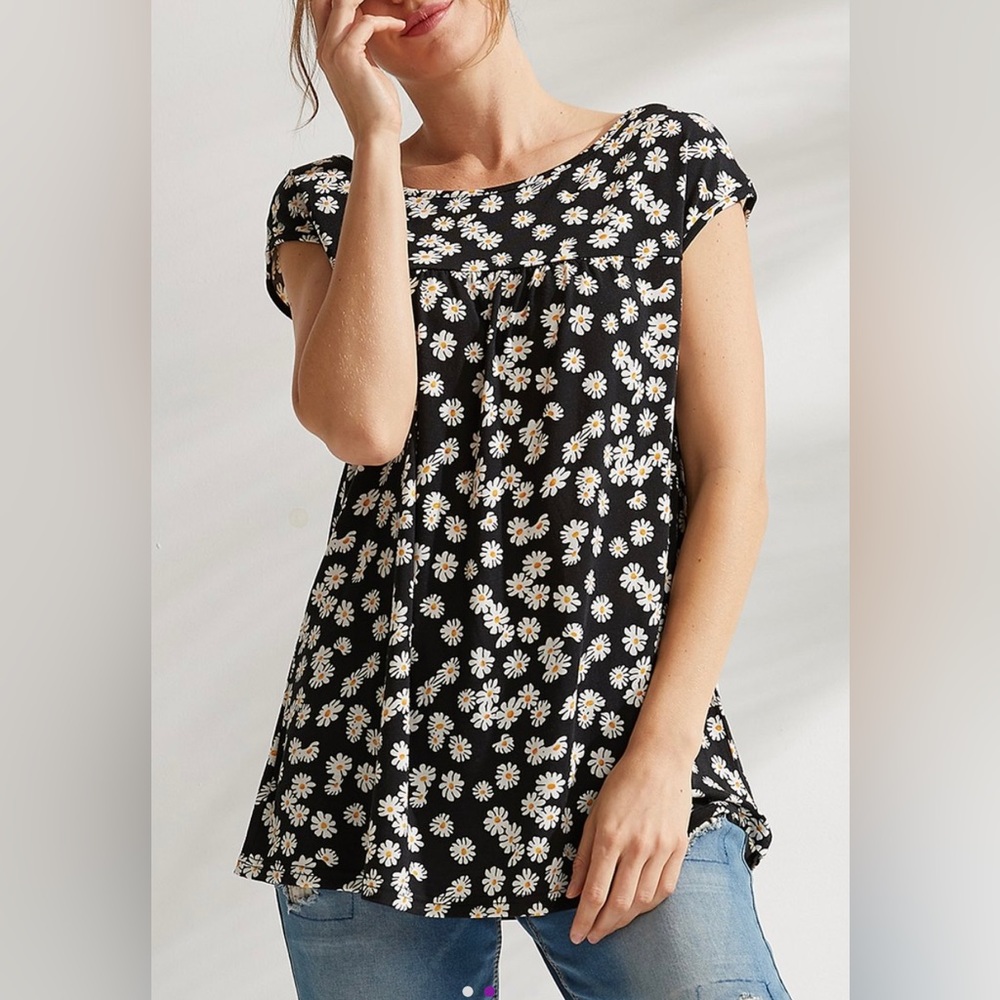 Simple Suzanne Betro Black Daisy Boatneck Top